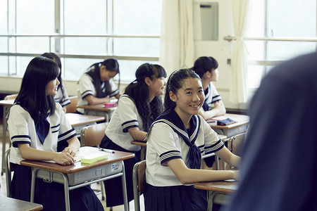 课堂上上课的女学生高中女生高清图片素材