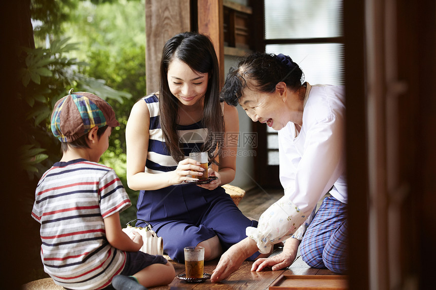 乡村家庭生活喝茶聊天图片