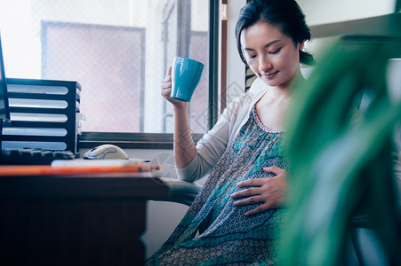 孕妇职场女性居家办公形象图片