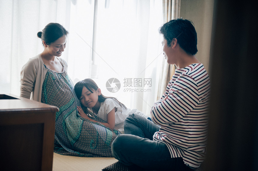 怀孕的二胎幸福家庭图片