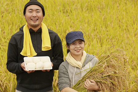 农业工作者水稻米丰收甜蜜高清图片素材