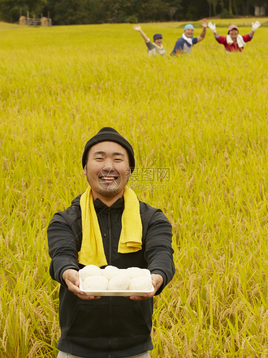 农业工作者水稻米丰收
