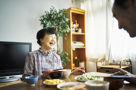 快乐面对面老人生活场景高清图片