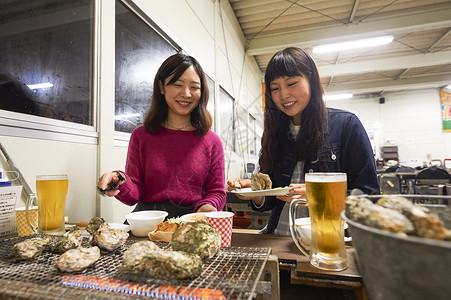 乐趣食物户外女人的旅程宫岛观光小屋图片