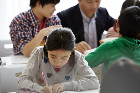 全力以赴书面要求小学生书写学习补习班背景