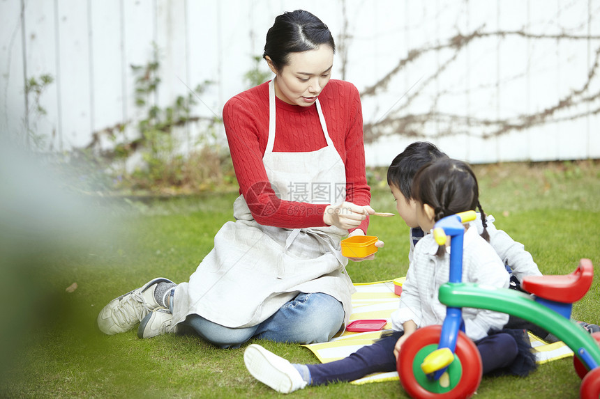 商界女男孩们青年保姆花园游戏图片