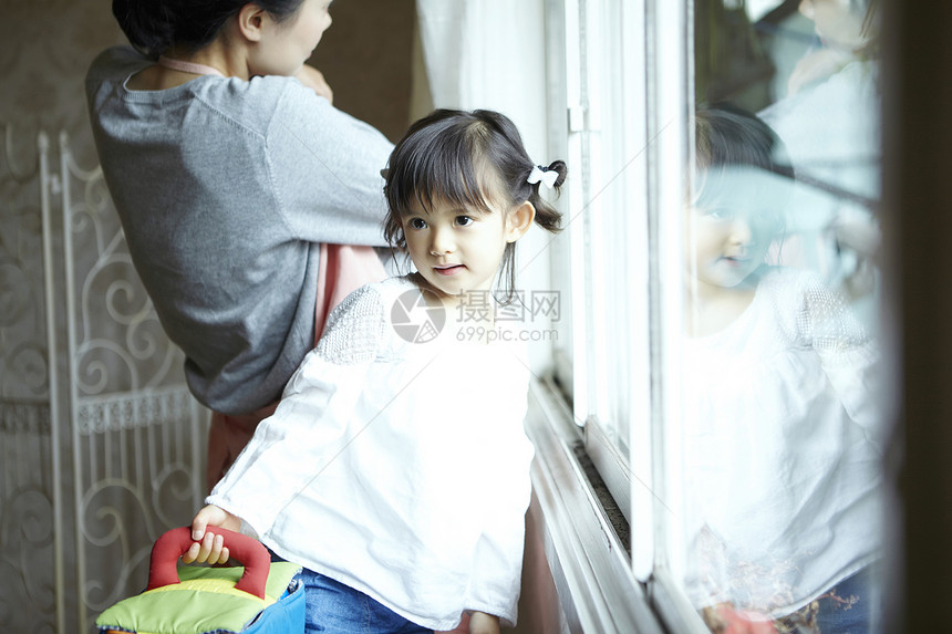 妈妈小孩女白领保姆和孩子图片