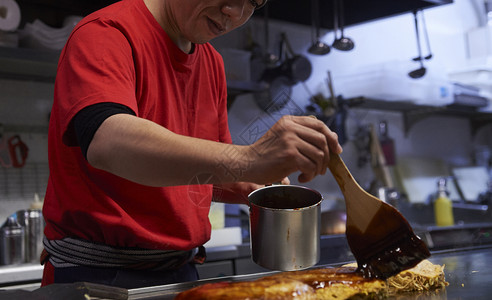 厨师正在制作日式铁板烧主厨高清图片素材