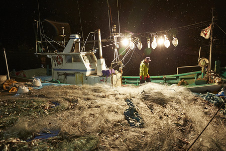 打捞上岸的渔网背景图片