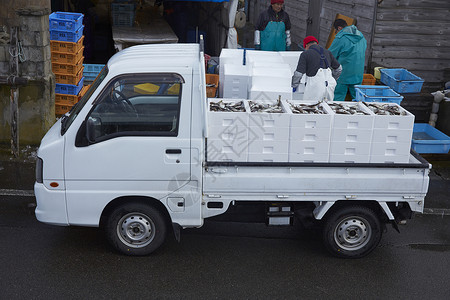 渔民给货车装运海鲜东北高清图片素材
