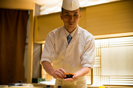 制作寿司的工匠形象图片