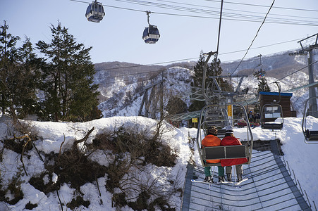 滑雪场缆车图片
