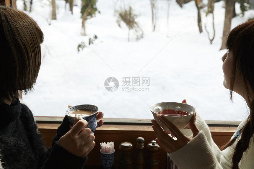 伙伴姐妹出游景点女旅行咖啡馆图片