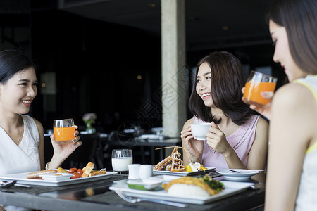 女孩们餐厅喝下午茶聊天图片