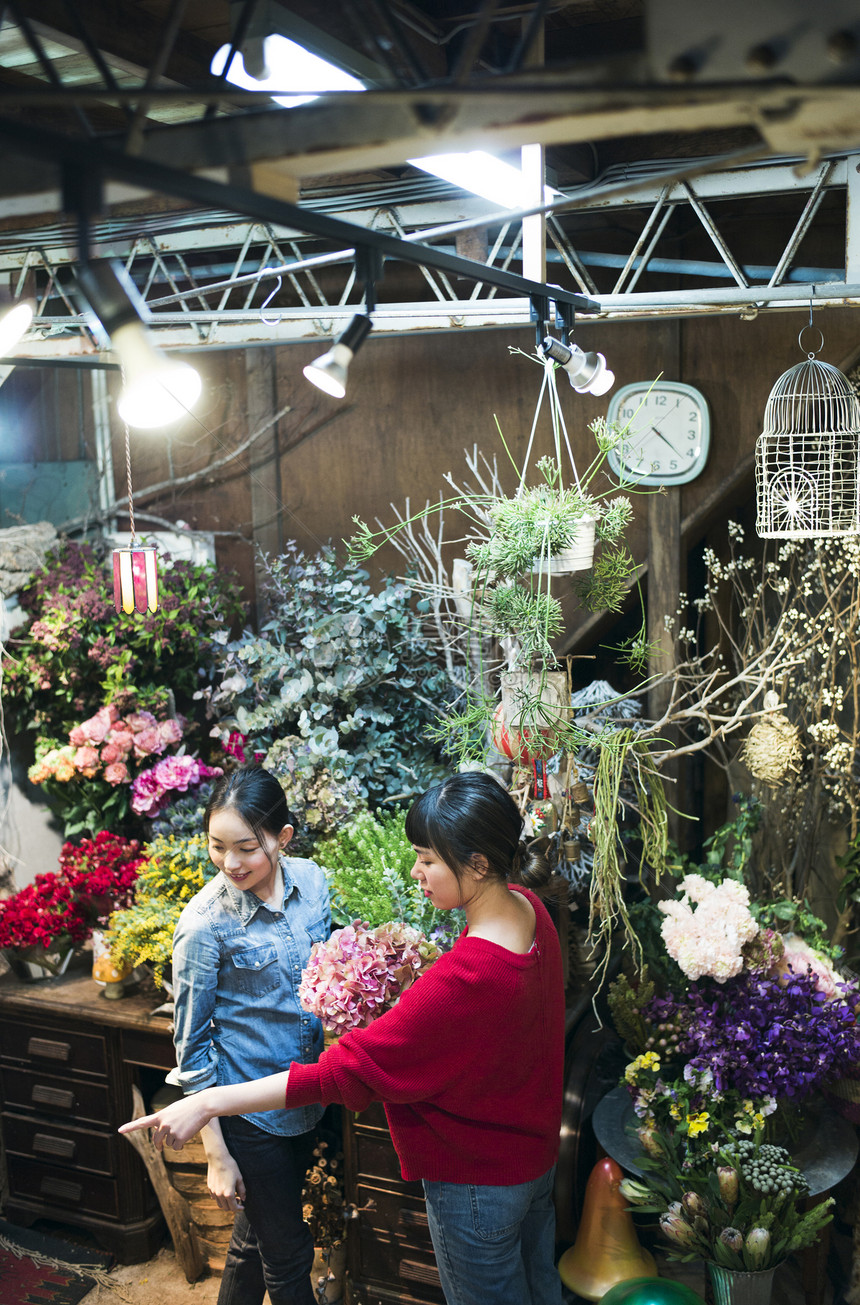 植物的花农流行工作在花店的妇女图片