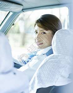 开车的女出租车司机商业高清图片素材