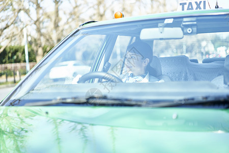开车的女出租车司机驾驶员座椅高清图片素材