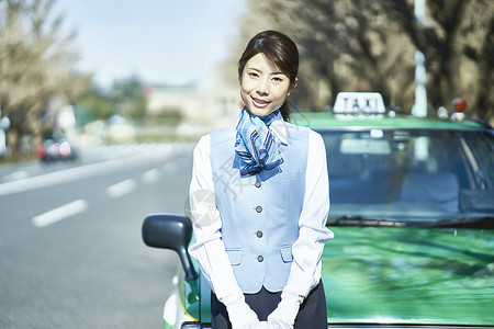 热情好客的女性出租车司机劳动力高清图片素材