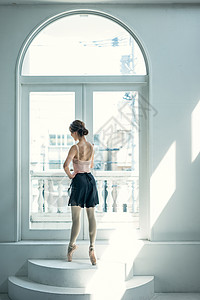 舞蹈室的芭蕾舞舞者图片
