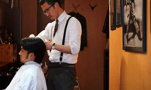 男职业衬衫理发店剪头发男乘客时尚高清图片素材
