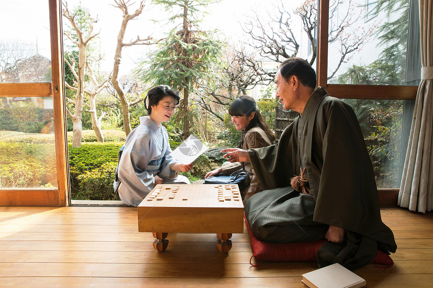 富人女孩将棋丰富的家庭通知表图片