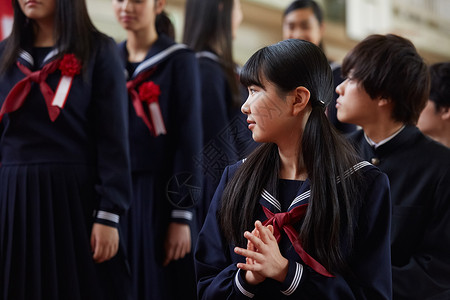 体育管的女高中生毕业典礼高清图片素材