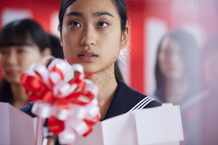 高中手稿高中女生毕业典礼入学仪式图像演讲初中女孩高清图片素材