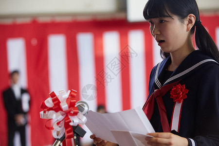 中学中学生室内毕业典礼入学仪式图像演讲奖章高清图片素材