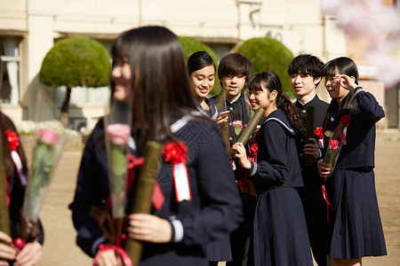 日本人初中生少女校园毕业生图片