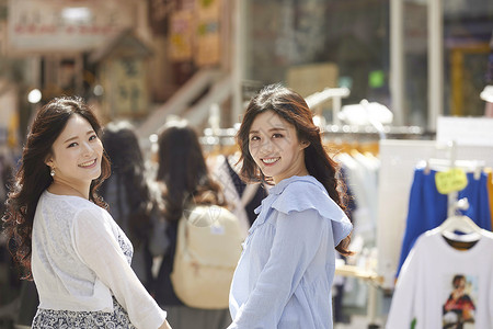 在一起判断教育汉城麻婆谷世代洞红衣大学年轻女子图片