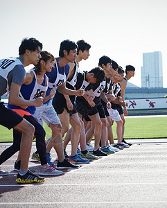 准备跑步比赛的参赛者背景图片