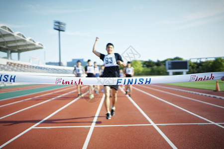 马拉松比赛冲刺的参赛者背景图片
