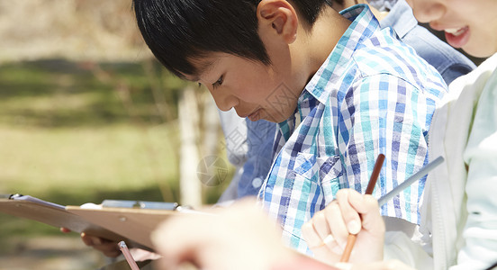 户外较年轻伙伴森林学校小学生图片