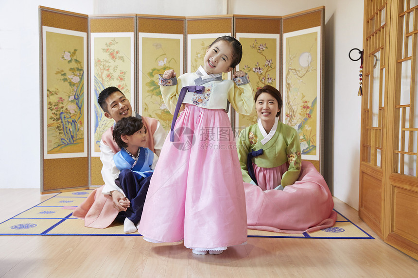 韩式传统家庭聚会图片