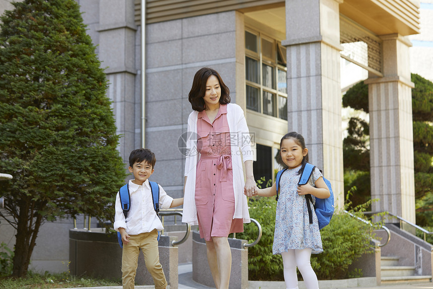 书包教育小学生家庭图片