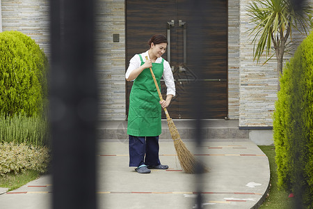 职业女清洁工服务形象入口高清图片素材