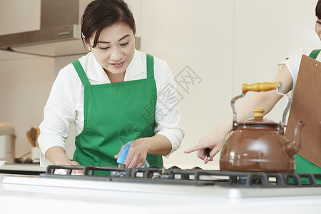 老年人兼职者外国人做家务的女人女仆高清图片素材
