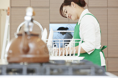亚洲碟菜品做家事的妇女洗碗高清图片素材