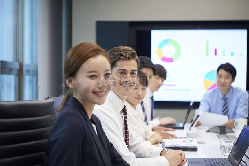 商务会议演示的女商人图片