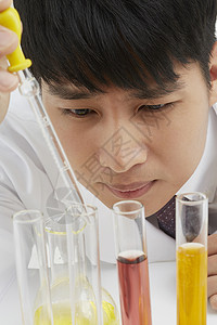 专业研究人员做化学实验图片