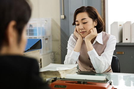 职场的商务女性图片