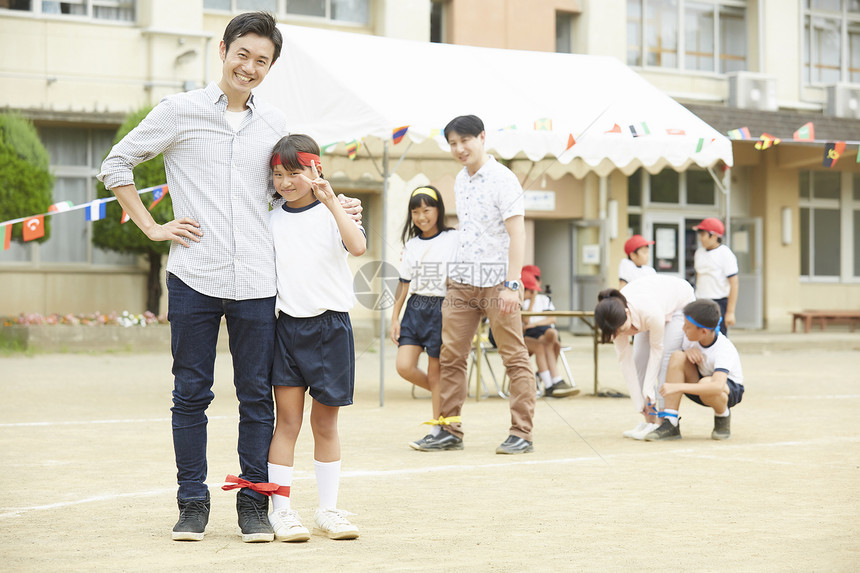 参加运动会的小学生图片