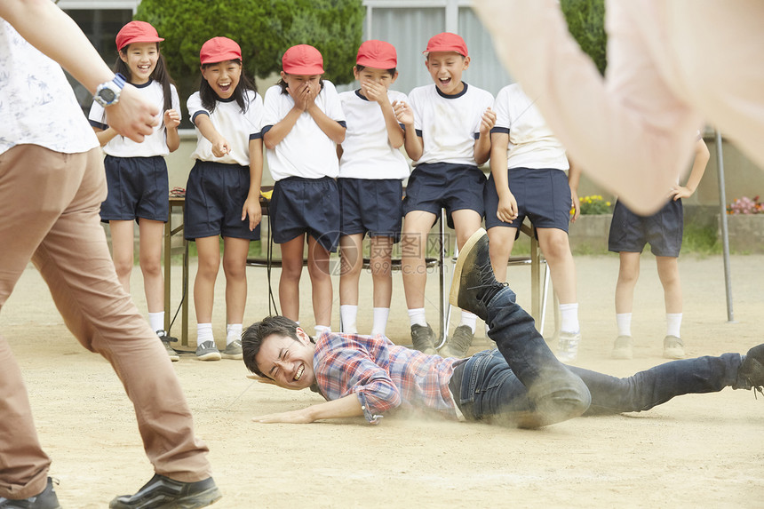 参加运动会的小学生图片