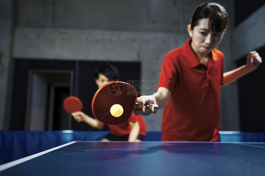 竞赛男女乒乓球双打图片