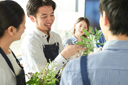 园艺课堂种植的年轻人图片