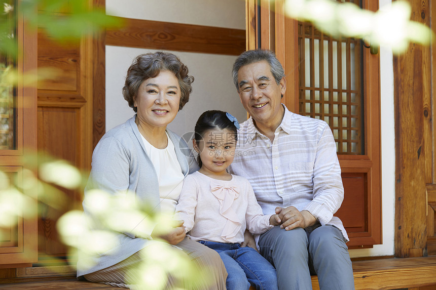 祖父祖母和孙女图片