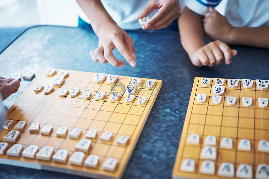 下日式象棋手部特写图片