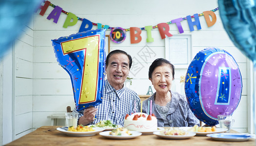 天纪念日气球老夫妇的庆祝活动图片