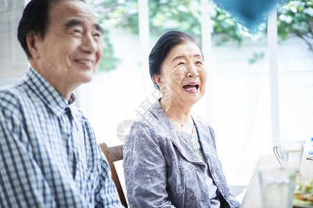 清澈情侣女人老年夫妇图片