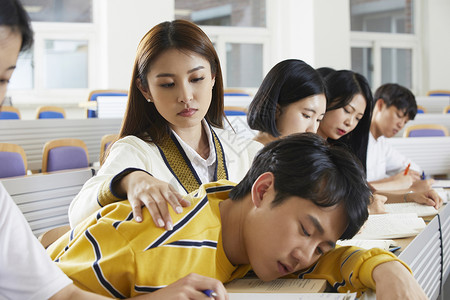 大学生阶梯教室睡觉图片素材